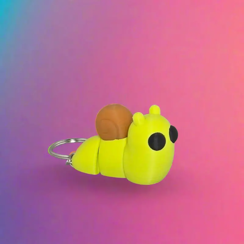 Articulated 3D-Printed Snail Keychain – Poseable Animal Accessory 1