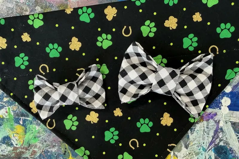Black-And-White Checkerboard Bow-Tie Dog Bandana – Classic Pet Accessory 1