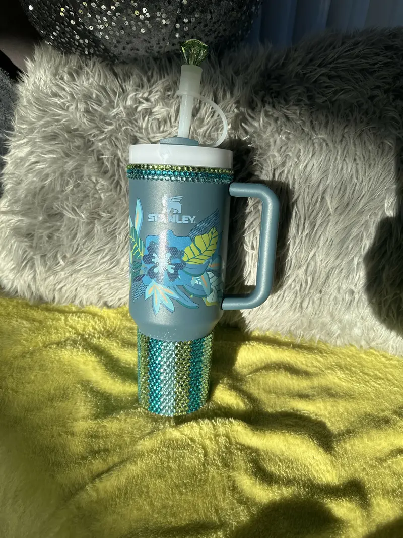 Blue Floral Pattern Stanley 40 Oz Tumbler – Nature-Inspired Finish 1
