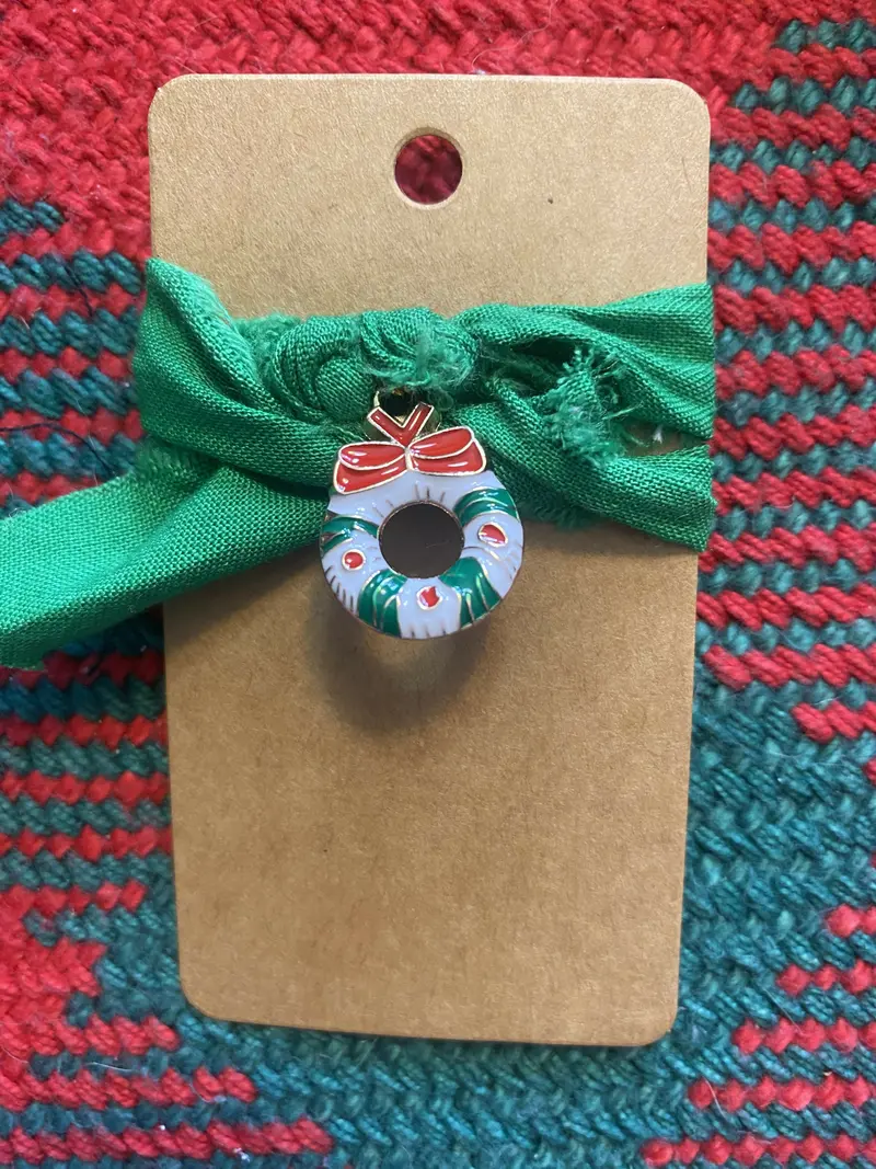 Holiday Wreath Ornament With Green Fabric Trim 1