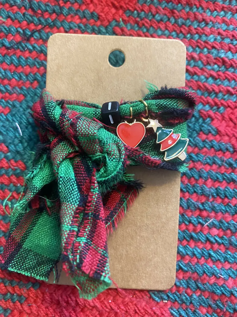I Love Christmas Tree Charm – Red Heart Detail 1