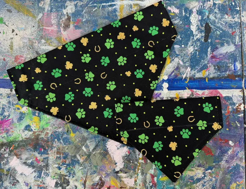 Lucky Charm Dog Bandana – Stylish Over-The-Collar Accent 1