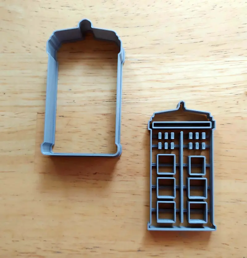 Retro Police Box-Shaped Cookie Cutter Set (2-Piece) 1